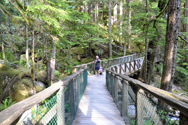 Lee and Ilse on the bridge